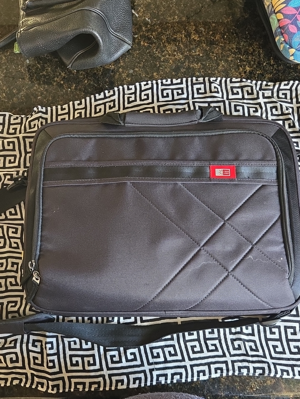 Black 15in Laptop Messenger Bag with Quilted Front - Unbranded